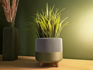 Drainy- plant pot with legs