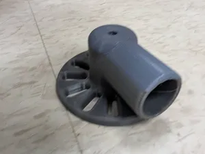 排水管槽 The drainage channel on the floor