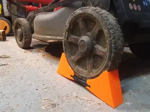 Self tightening Mower / Packout Chock