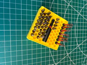 Gridfinity 2x2 holder for hex screwdriver bits