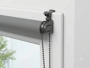 Roller window blind mounting clips