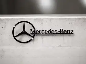 Mercedes Benz mit Schriftzug