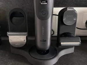 Braun BT9 beard trimmer dock and accessories dock