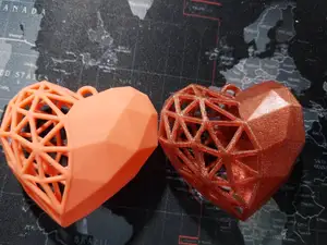 Hollow low poly half voronoi heart