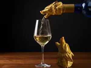 Wolf Head Bottle Pourer Cap
