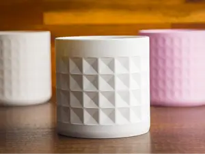 Flowerpot with square pattern.