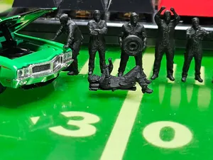 1:64 Mechanics Crew Miniature Various Poses