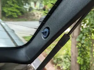 Ford Focus Mk1 Hatchback Parcel Shelf Hanger Clip