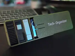 Sliding Tech-Case (USB, mic. SD, Dongles and more)