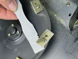 Mammotion Robot lawn Mower blade cleaning tool