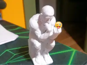 primo pensatore dito medio