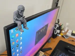 SKELETON PHONE ADDICT – DESKTOP BUDDY EDITION 