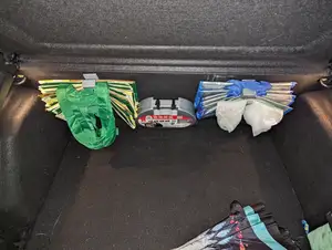 Grocerie bag holder for car boot