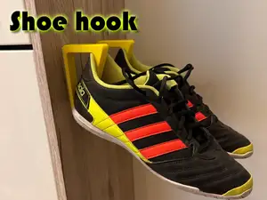 Shoe hook - levitate effect, clean print