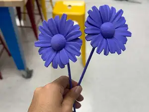 Daisy flower - realistic