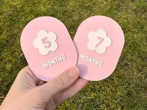 Baby Milestones - Oval (HELLO -> 12 MONTHS)
