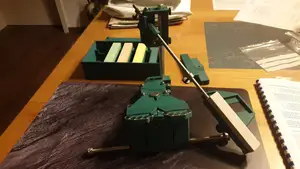 Präzisions-Messerschleifer / Precision knife sharpener