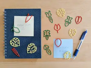 Leaf-shaped paper clips