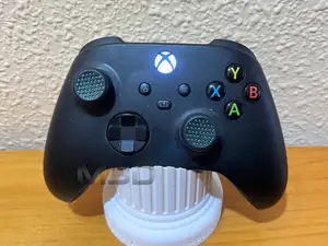 The War Pedestal – Classical Column Gamepad Stand