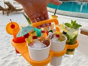 Foldable 6-Cup Carrier for All-Inclusive Vacations