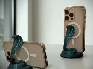 Cobra-snake phone holder