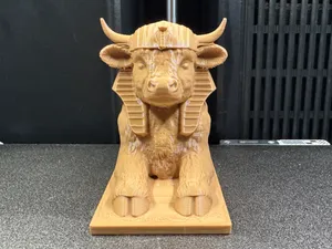 Hochlandrind Sphinx Statue