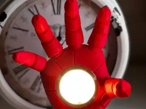 LAMPARA MANO IRONMAN