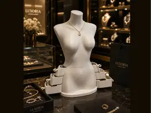 Weiblicher Torso mit Hüft-Schubladen