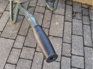Wheelbarrow handle (Schubkarrengriff)