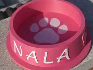 Comedero con nombre personalizado