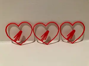 Heart-shaped paperclip / bookmark (0.5 grams)