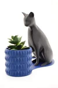 SABOTAGE CAT Planter with hidden drip tray