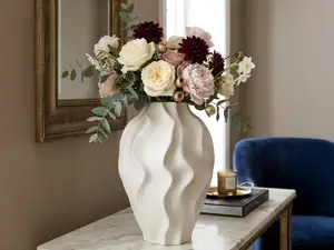 WaveStone Vase - Elegant Wavy Decorative Vase
