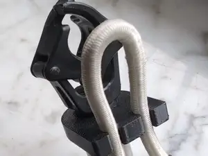 Fixing carpfishing rod with elastic bands