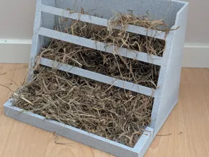 Rabbit Hay feeder 