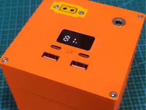 21700电池做的汽车启动辅助电源 充电宝