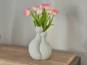 Two Cats Hugging Vase – Minimalist & Elegant!
