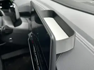 ID3_4_5 Storage box behind infotainment screen