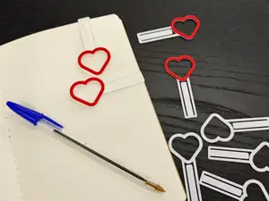 Heart Clip Bookmark - Marks Page & Line (4 sides)