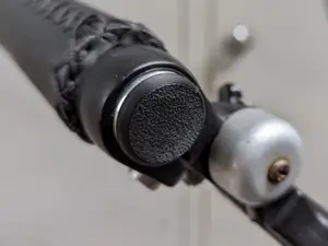 Bicycle handlebar cap (17-18.5mm inside diameter)