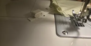 Rollsaumaufsatz für Nähmaschinen