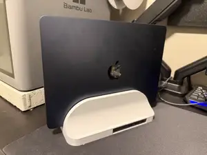 Universal Adjustable Laptop Stand (UGREEN Hub)