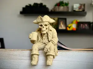 Ledge SkulZ - Edge Sitting Pirate Skull!