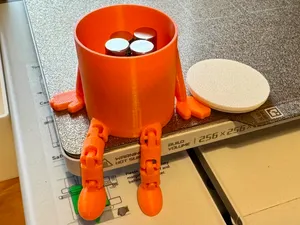 Pot with articulated legs
