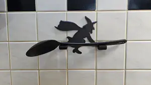 Holder The Flying Witch
