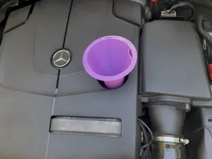 Oil filling funnel with ait duct for Mercedes