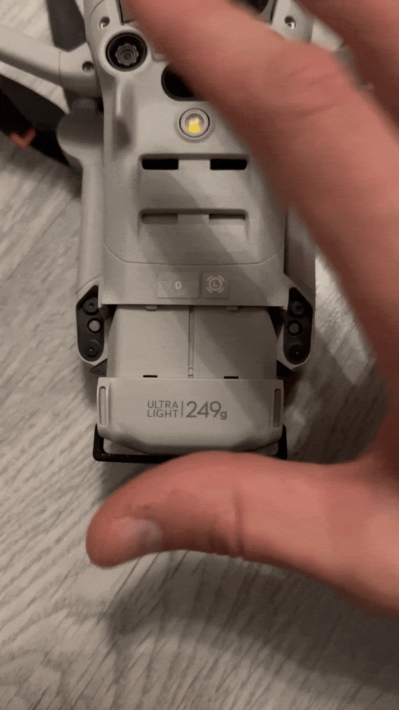 DJI mini 4 pro - battery clip