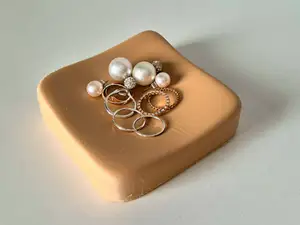 Modern tray