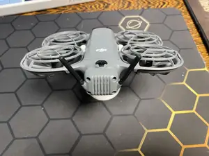 DJI Neo 2 极简展示架