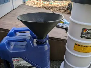 Funnel for filling waste oil into 4L and 5L jugs